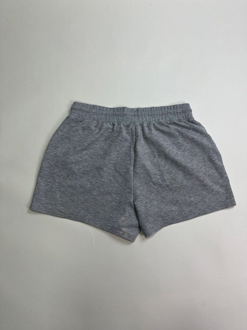 Alo Yoga Shorts (Category: Shorts) located in Makati City. Submitted by ufcknwthbst (Listing ID 1435781273, Image 3). Description: 32-36 waist 15 inch length 9.5/10 condition Issue Stain.