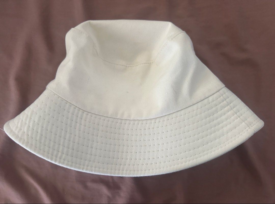 ALO YOGA Weekender Bucket Hat (Category: Hats & Beanies) located in Manila. Submitted by manifestd (Listing ID 1435767119, Image 2). Description: ALO YOGA Weekender Bucket Hat ✔️Cream, never worn (not my style, given as a gift, rfs: decluttering) ✔️Unisex, free size, classic bucket hat design ✔️Embroidered ALO logo ✔️Lalamove/J&T ready.