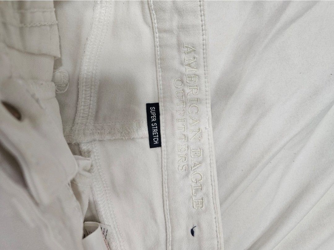 American Eagle Outfitters White Jeans Super Stretch (Category: Shorts) located in Quezon City. Submitted by snowflakes.specials (Listing ID 1435832756, Image 2). Description: Size 00 Dirt - can be washed.