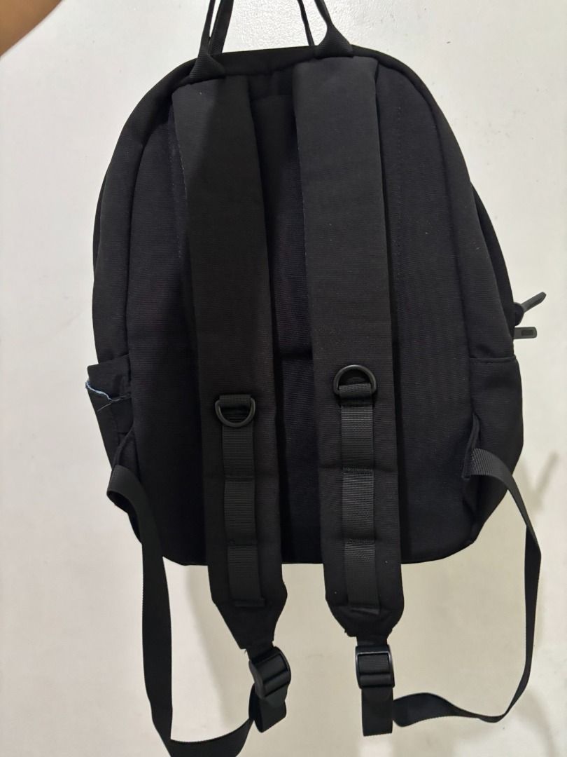 American Tourister Carter Backpack (Category: Backpacks) located in Manila. Submitted by aboutsammy (Listing ID 1435754591, Image 2). Description: - American Tourister Carter Backpack - Water-repellent treatment - Classic day pack design - Roll-top and top opening - Front zip pocket with rope detail - Adjustable shoulder straps Used once. Decluterring era..