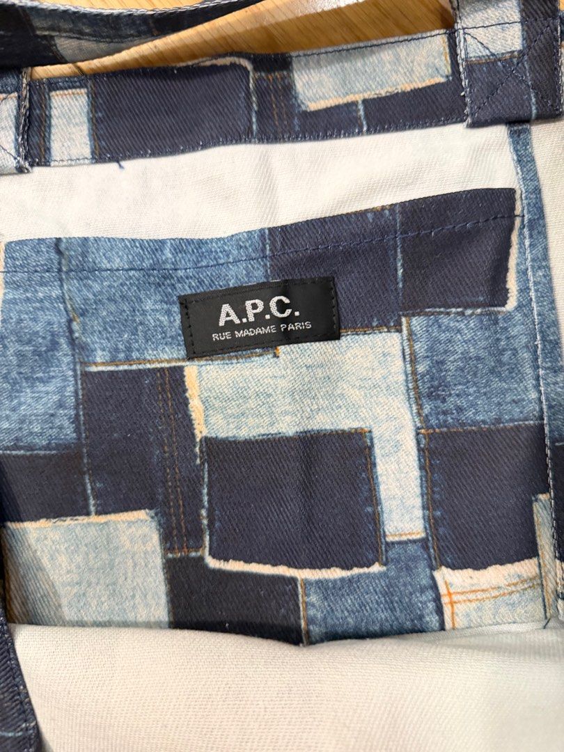 APC Tote Bag (Category: Tote Bags) located in Makati City. Submitted by shopbb (Listing ID 1435838979, Image 2). Description: APC Tote Bag Also got it here on Carousell Perfect for travel or errands .