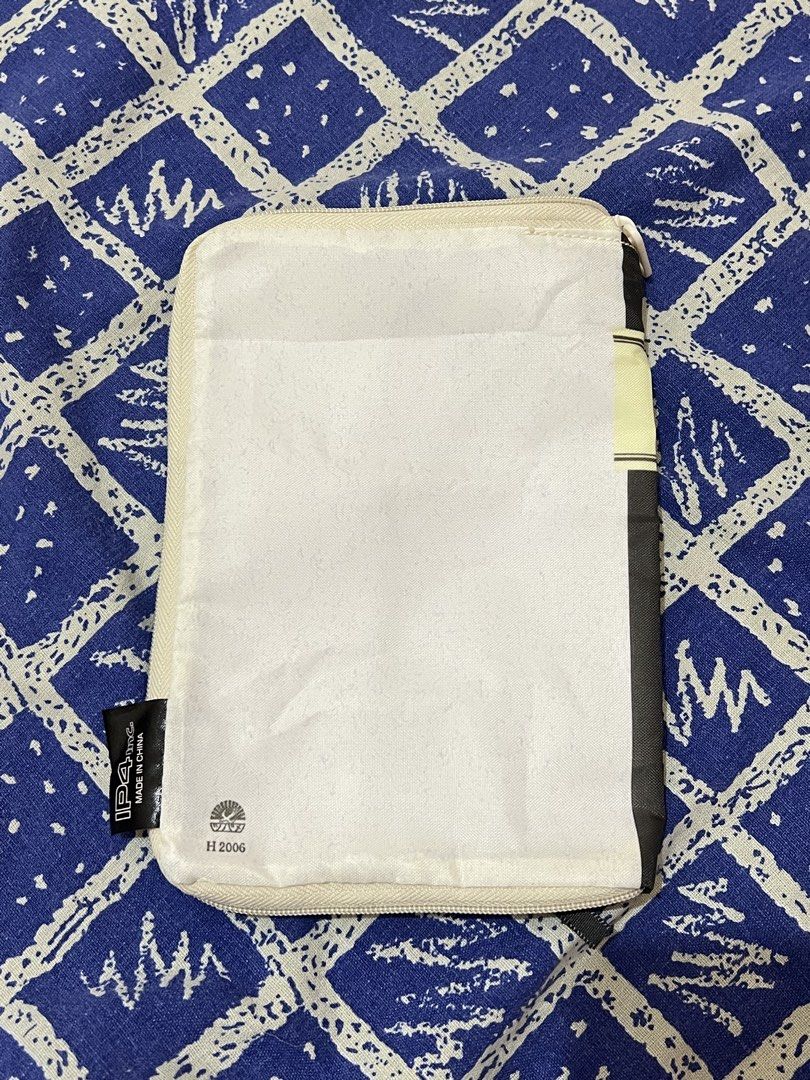 Apica Notebook Pouch Hard to Find (Category: Stationery & School Supplies) located in Quezon City. Submitted by justjei (Listing ID 1435791111, Image 3). Description: Apica Notebook Pouch - pouch version of the apica notebook, lined page design inside. from japan. new.