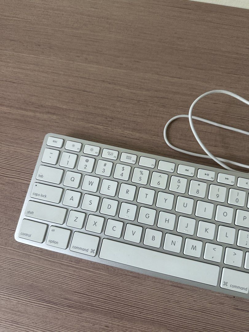Apple A1243 Wired Aluminum Keyboard USB Full Size w/ Numeric Keypad443775807988049921