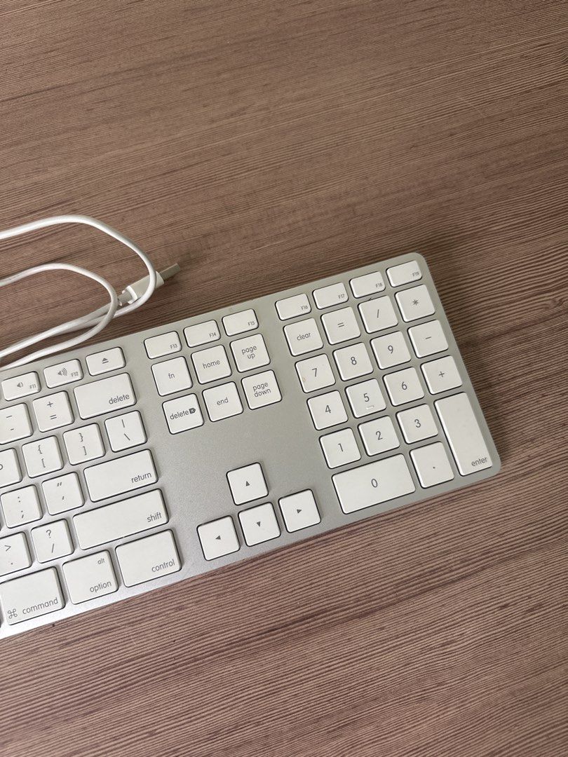 Apple A1243 Wired Aluminum Keyboard USB Full Size w/ Numeric Keypad443775807988049923