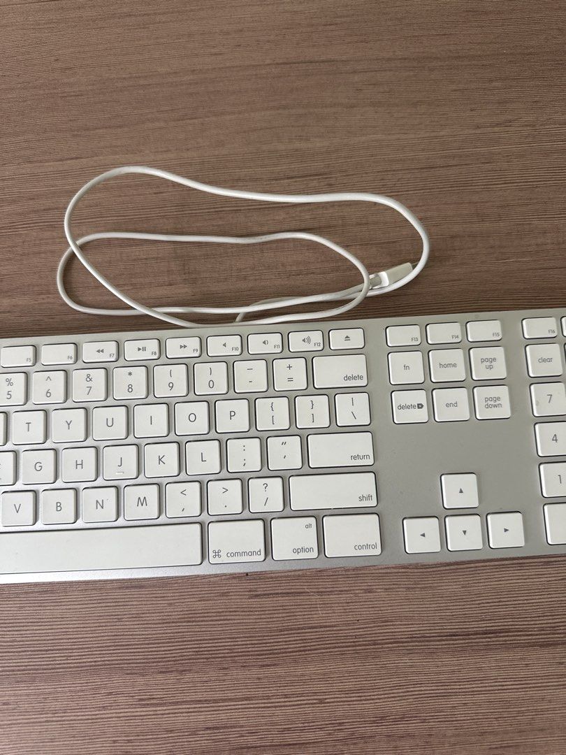 Apple A1243 Wired Aluminum Keyboard USB Full Size w/ Numeric Keypad443775807988049922