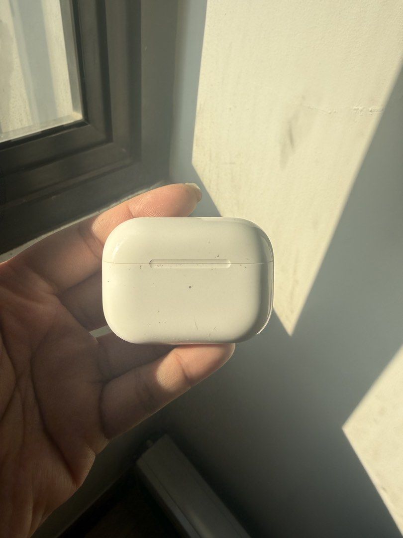 Apple AirPods Pro (Category: Earphones) located in Quezon City. Submitted by patchiii0416 (Listing ID 1435799071, Image 3). Description: - Apple AirPods Pro included - Comes with a light blue koya case - White earphones and charging case - AirPods Pro visible inside the case.