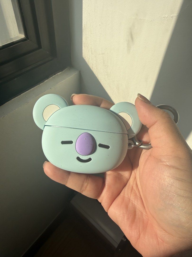 Apple AirPods Pro (Category: Earphones) located in Quezon City. Submitted by patchiii0416 (Listing ID 1435799071, Image 1). Description: - Apple AirPods Pro included - Comes with a light blue koya case - White earphones and charging case - AirPods Pro visible inside the case.