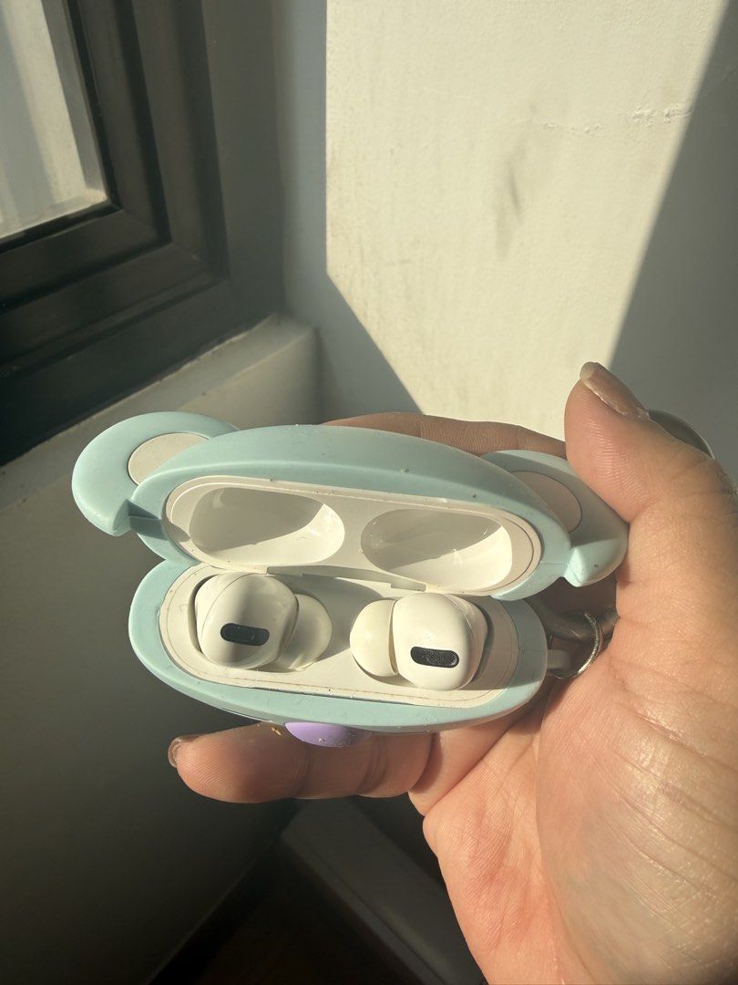 Apple AirPods Pro (Category: Earphones) located in Quezon City. Submitted by patchiii0416 (Listing ID 1435799071, Image 2). Description: - Apple AirPods Pro included - Comes with a light blue koya case - White earphones and charging case - AirPods Pro visible inside the case.