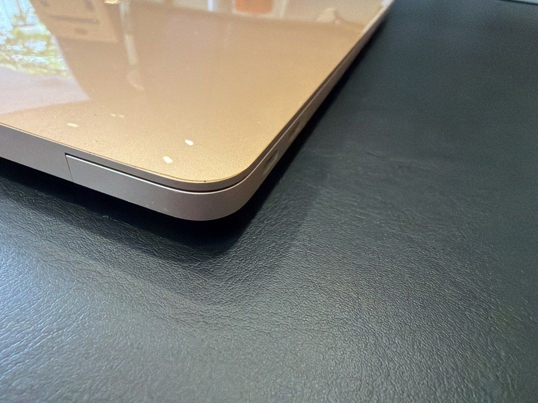 Apple Macbook Air - Gold443879421473597441