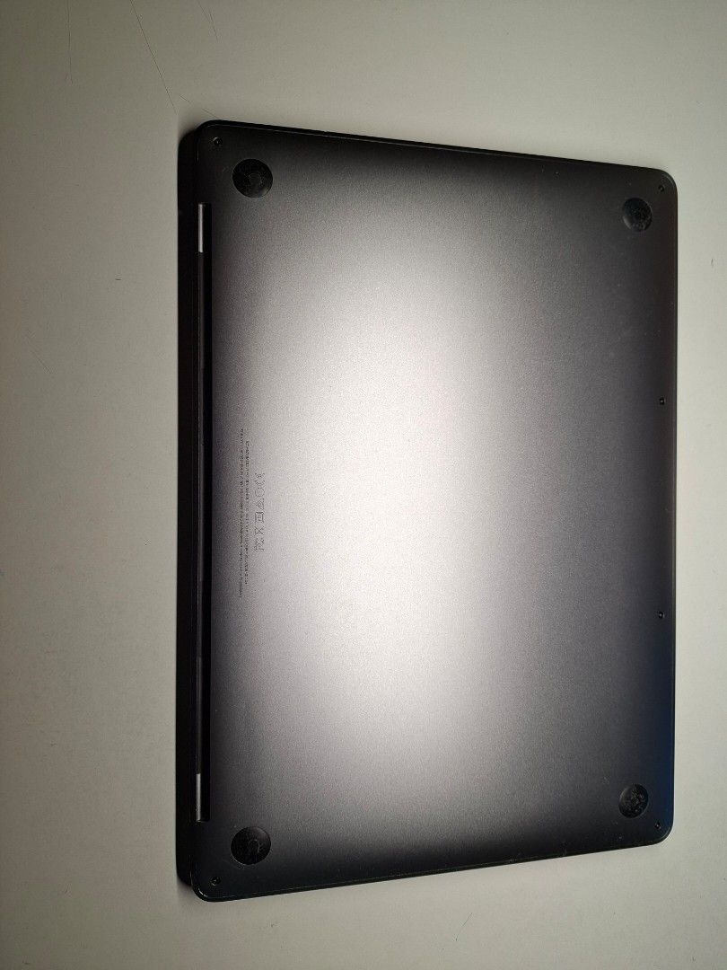 Apple MacBook Pro 2017443995787688693763