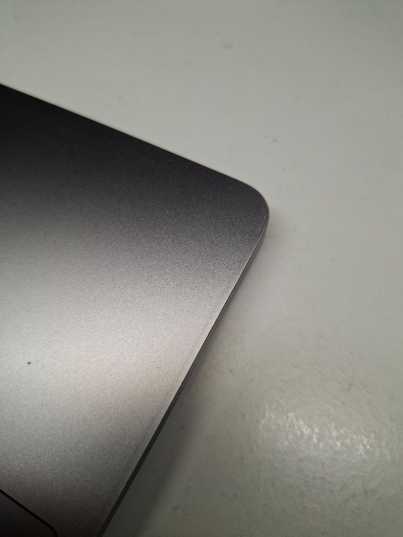 Apple MacBook Pro 2017443995787688693764