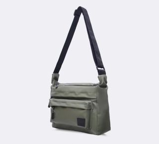 (Category: ) located in . Submitted by everydayessentialssg (Listing ID 1435819356, Image 1). Description: .