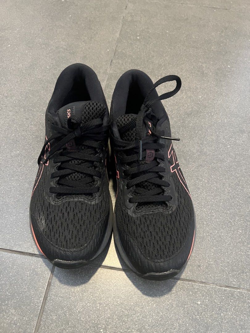 Asics Gel-Contend 7 Black Running Shoes - Size 7 (Category: Sneakers) located in Singapore. Submitted by aktansinan (Listing ID 1435776981, Image 1). Description: - Asics Gel-Contend 7 running shoes - Size 7 - Color: Black - Materials: Synthetic fiber and synthetic leather - Condition: Good (some sole wear) - Perfect for running and everyday use.