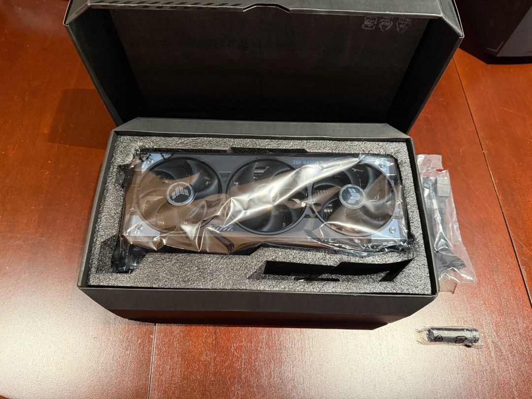 ASUS TUF RTX 5080444247647370629124
