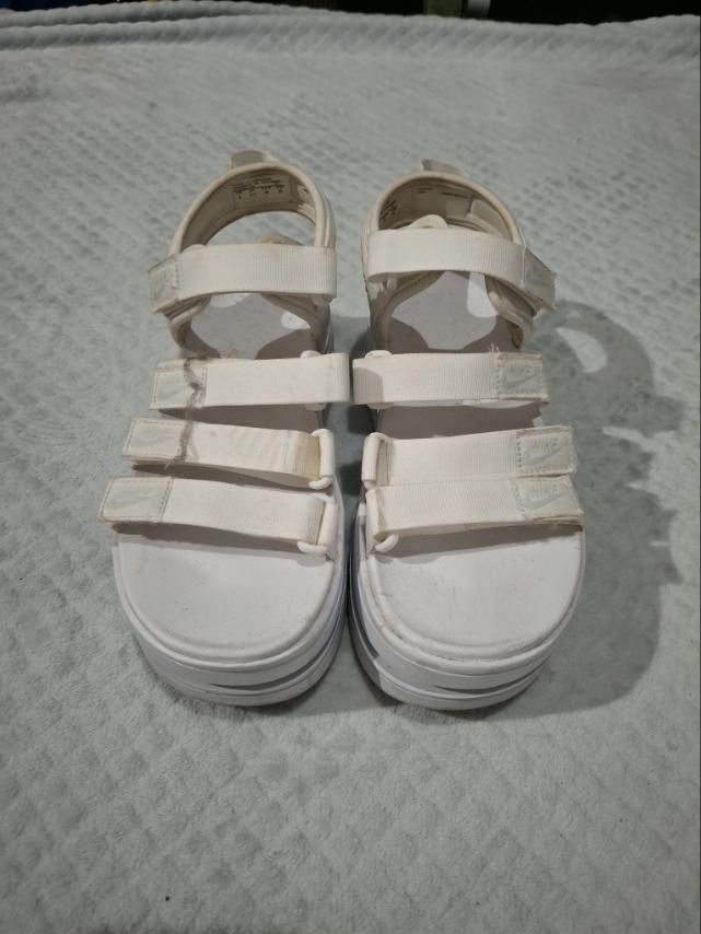 Authentic Nike Icon Classic Platform Sandals (Triple White) (Size: 8) (Category: Sandals) located in Manila. Submitted by jptpreloveditems (Listing ID 1435806424, Image 1). Description: Selling my Nike Icon Classic sandals. Perfect for that chunky, "lifted" look without sacrificing comfort. Very lightweight despite the platform! ​Model: Nike Icon Classic ​Color: Triple White / Pure Platinum ​Size: US 8 / UK 5.5 / EUR 39 / 25cm ​Condition: 8/10 (G
