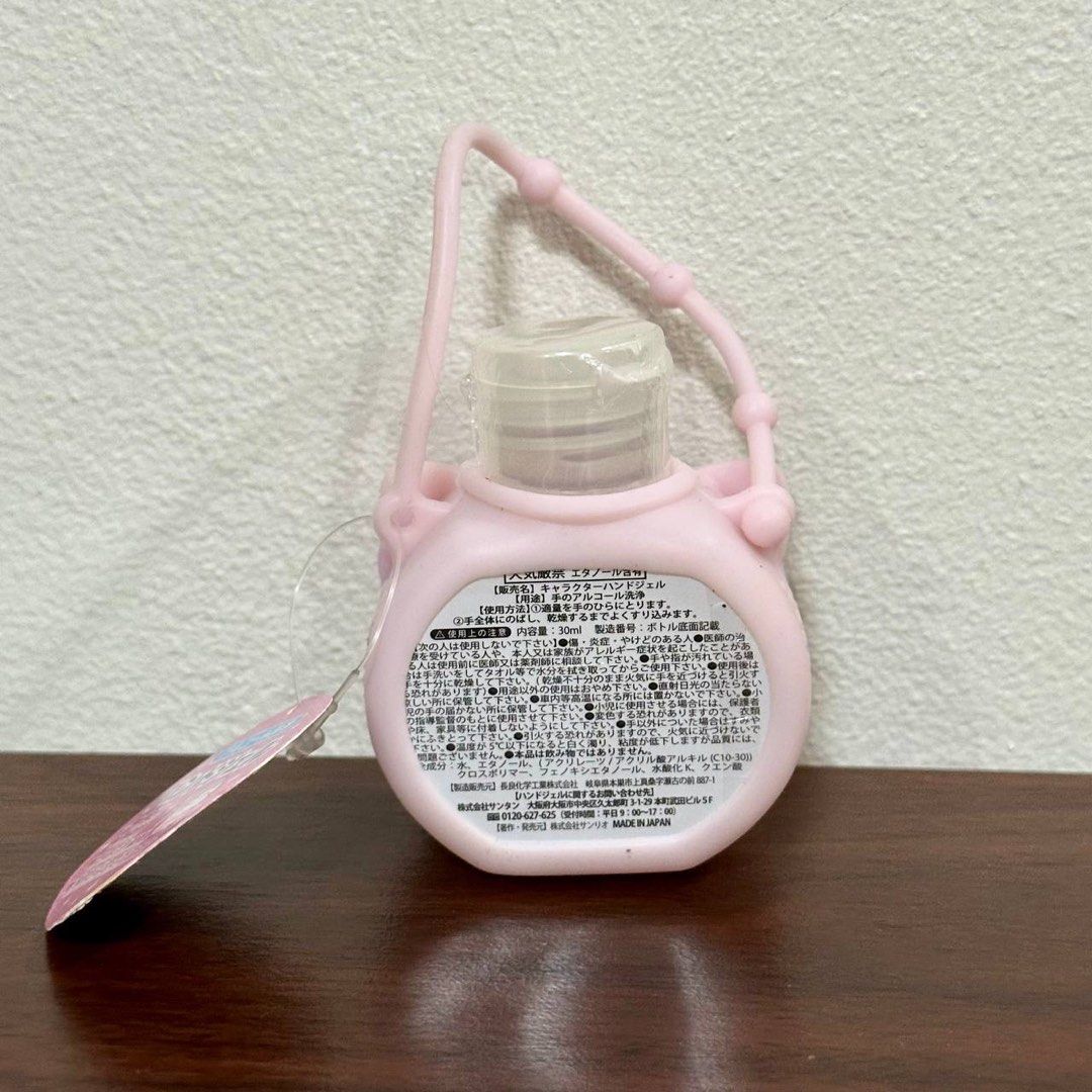 [Authentic] Sanrio Hello Kitty Hand Gel Holder Bottle (30ml) (Category: Character Goods) located in Quezon City. Submitted by brandedusagoodies (Listing ID 1435863482, Image 2). Description: Cute and compact Hello Kitty hand gel bottle with a soft silicone holder and strap, perfect for on-the-go use. Ideal for attaching to bags or keys for easy access. Material: - Silicone (holder) / PET Plastic (bottle) Color / Design: - Soft pink Hello Kitty fa