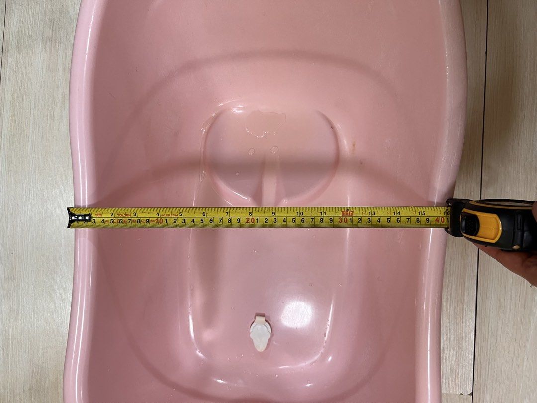 Baby BathTub (Category: Bathtub & Bath Accessories) located in Quezon City. Submitted by eleven_coleen (Listing ID 1435865436, Image 3). Description: For pick-up only No issues Suitable for newborn up to 1 year old.