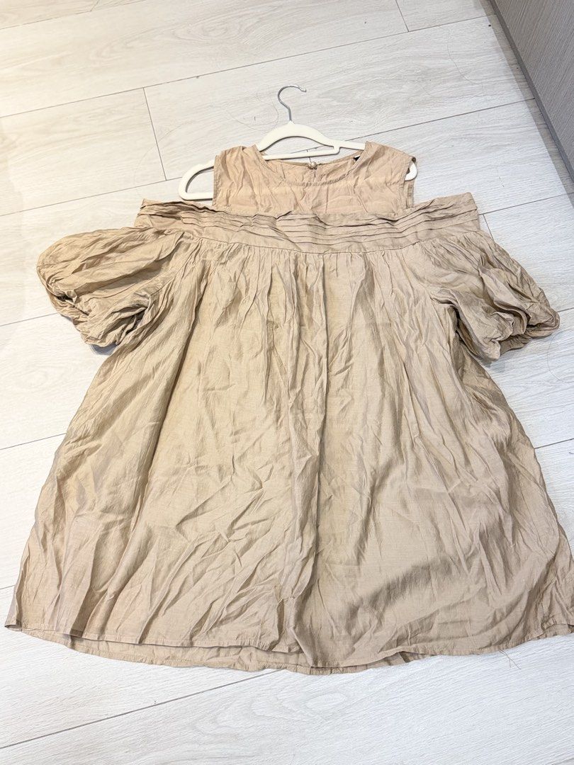 Barley Strapless Linen Dress (Category: Dresses) located in Pasay City. Submitted by wuangel_ (Listing ID 1435822670, Image 3). Description: beige color fit to S-M strapless style featuring distinctive balloon-hem sleeves and a ruffled, pleated neckline. Linen Fabric.