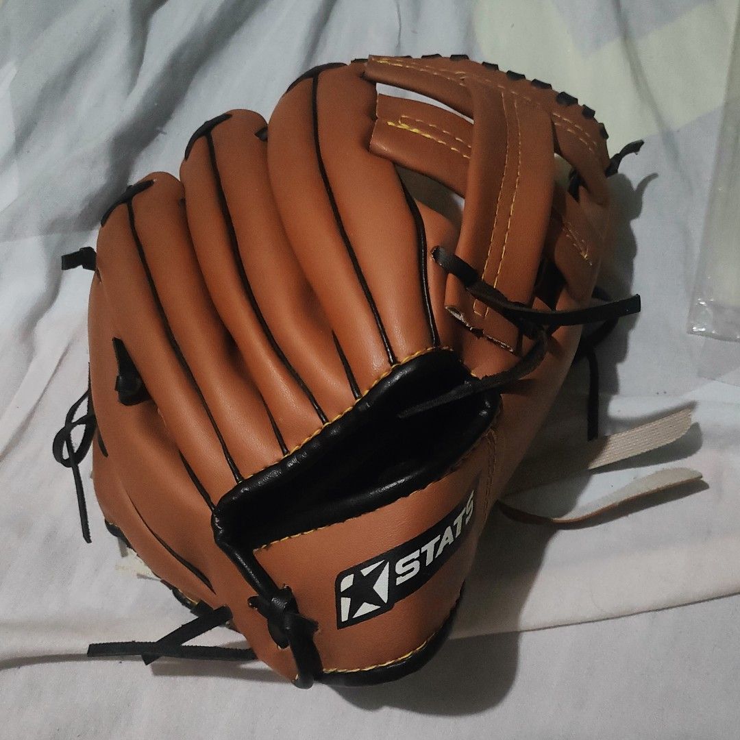 Baseball Glove (Category: Other Sports Equipment and Supplies) located in Caloocan City. Submitted by hyperkida (Listing ID 1435877194, Image 1). Description: ⚾good for 7" - 8" hand size ⚾to measure your size, use tape measure or ruler.. start from the tip of your middle finger down to the heel of your palm.