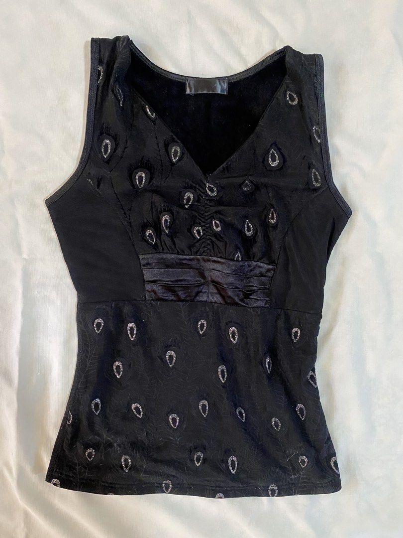 Black Peacock Feather Design Fitted Tank Top (Category: Sleeveless) located in Las Pinas. Submitted by coolc4t (Listing ID 1435799350, Image 1). Description: - Black tank top - Unique peacock feather design - V-neck style - Gathered satin detail at the waist - Velvet interior - Sleeveless - Dress up or down RFS: Decluttering DM for inquiries!.