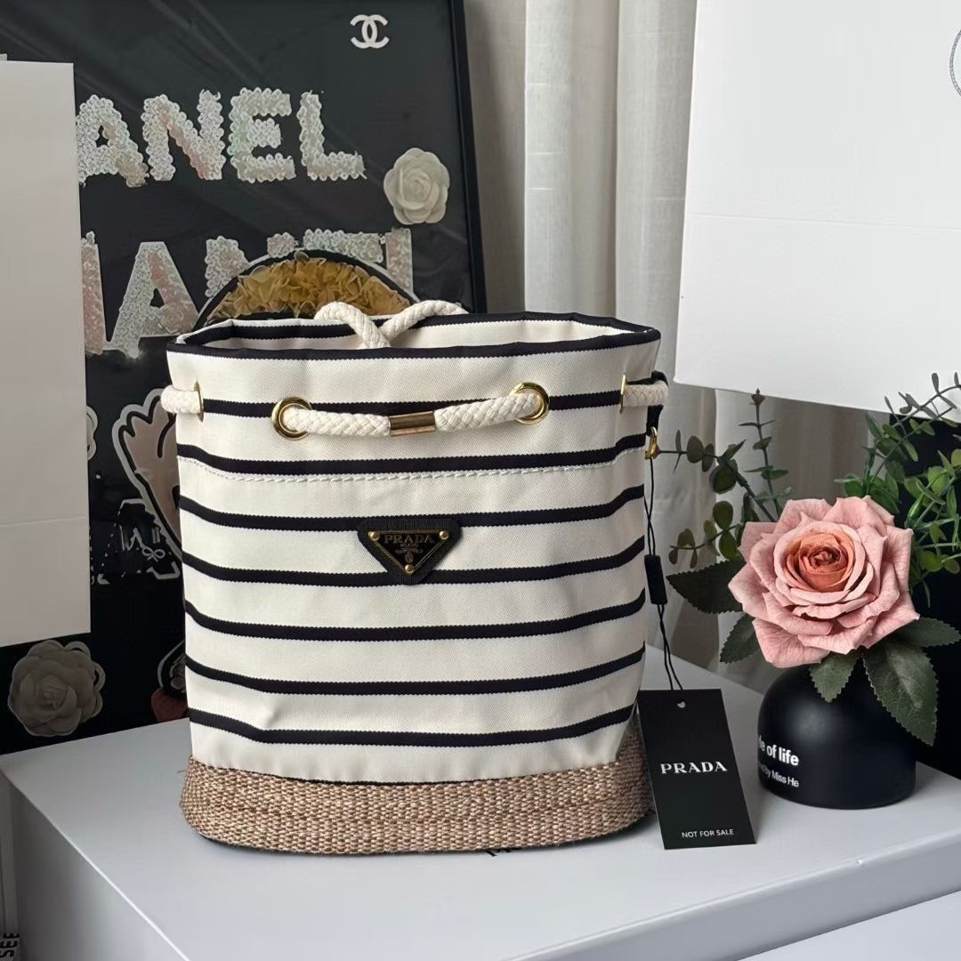 Black Striped Canvas Bag VIP GIFT | GWP (Category: Beach Bags) located in Bulacan. Submitted by closetbyally (Listing ID 1435891996, Image 1). Description: Size: 24x13x25 Due to manual measurement and different measurement methods, please allow 1-3cm deviation. PREORDER NO RUSH SHIPPING! If in doubt, don’t buy! Pls read before ordering. Actual pic posted All prices are fixed. No haggling Strictly PAYMENT FIRST & Shipping only We can also do lalam