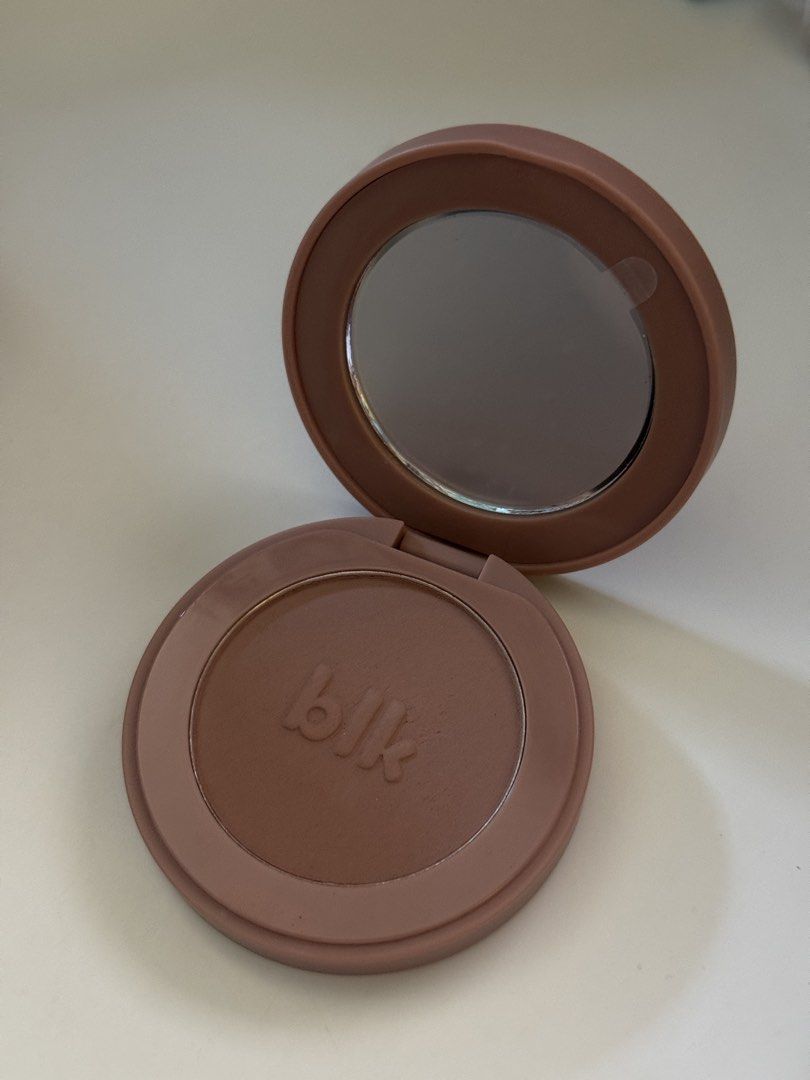 blk Cosmetics Soft Blur Powder Contour - Truffle (Category: Makeup) located in Manila. Submitted by stuffbyabby (Listing ID 1435733630, Image 1). Description: AVAILABLE AND LAST PRICE na. Low ballers will be ignored. If hindi afford, wag na mag inquire. Don’t waste time asking if available pa. It’s available as long as this post is not marked sold and interested buyers haven’t paid. RFS: Doesn’t show up on my skin Used once and never used again B