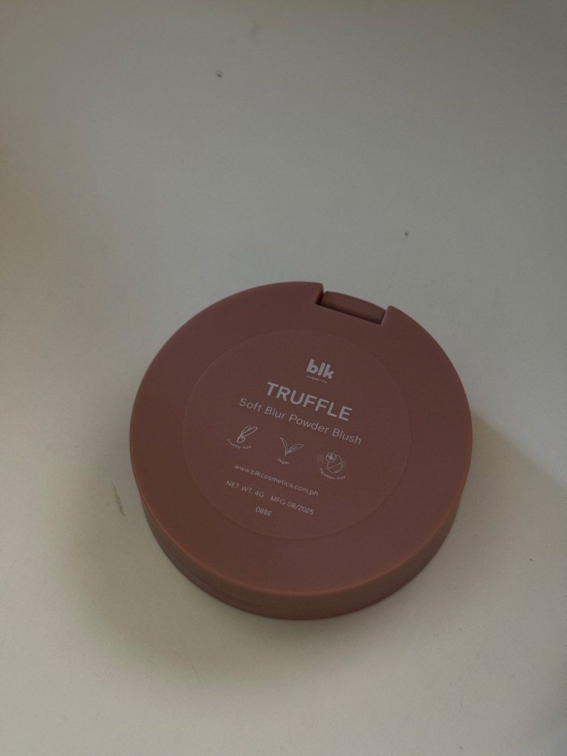 blk Cosmetics Soft Blur Powder Contour - Truffle (Category: Makeup) located in Manila. Submitted by stuffbyabby (Listing ID 1435733630, Image 2). Description: AVAILABLE AND LAST PRICE na. Low ballers will be ignored. If hindi afford, wag na mag inquire. Don’t waste time asking if available pa. It’s available as long as this post is not marked sold and interested buyers haven’t paid. RFS: Doesn’t show up on my skin Used once and never used again B