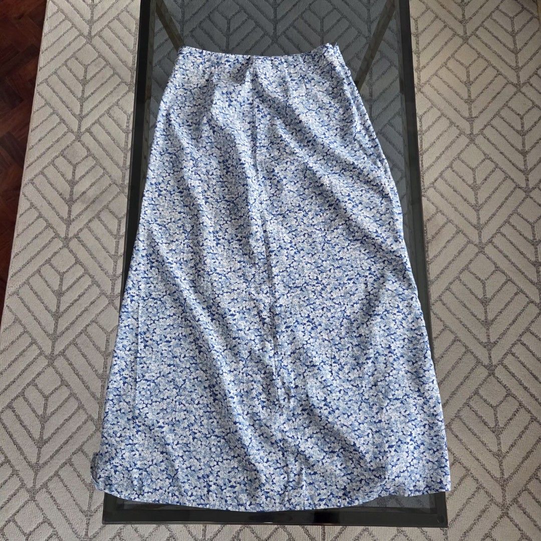 Blue Floral Maxi Skirt (Category: Skirts) located in Cebu City. Submitted by minkbuys (Listing ID 1435821430, Image 2). Description: - Blue and white floral maxi skirt - Features a stylish front slit - Made of lightweight fabric - Comfortable and flowy fit - Ideal for warm weather.