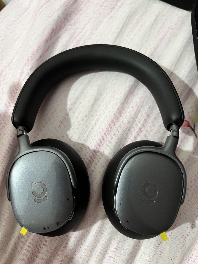 Bose/ basues Noise Cancelling Headphones