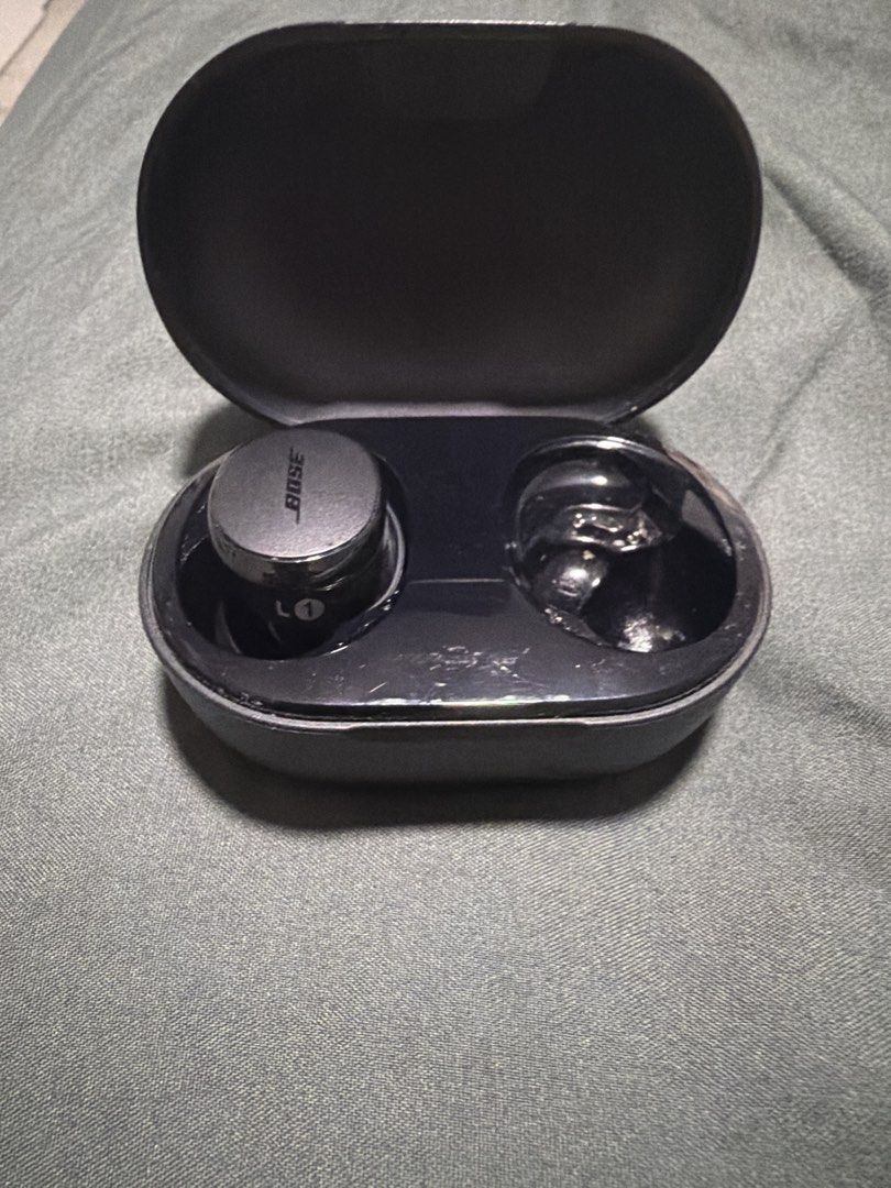Bose Earbuds with Charging Case