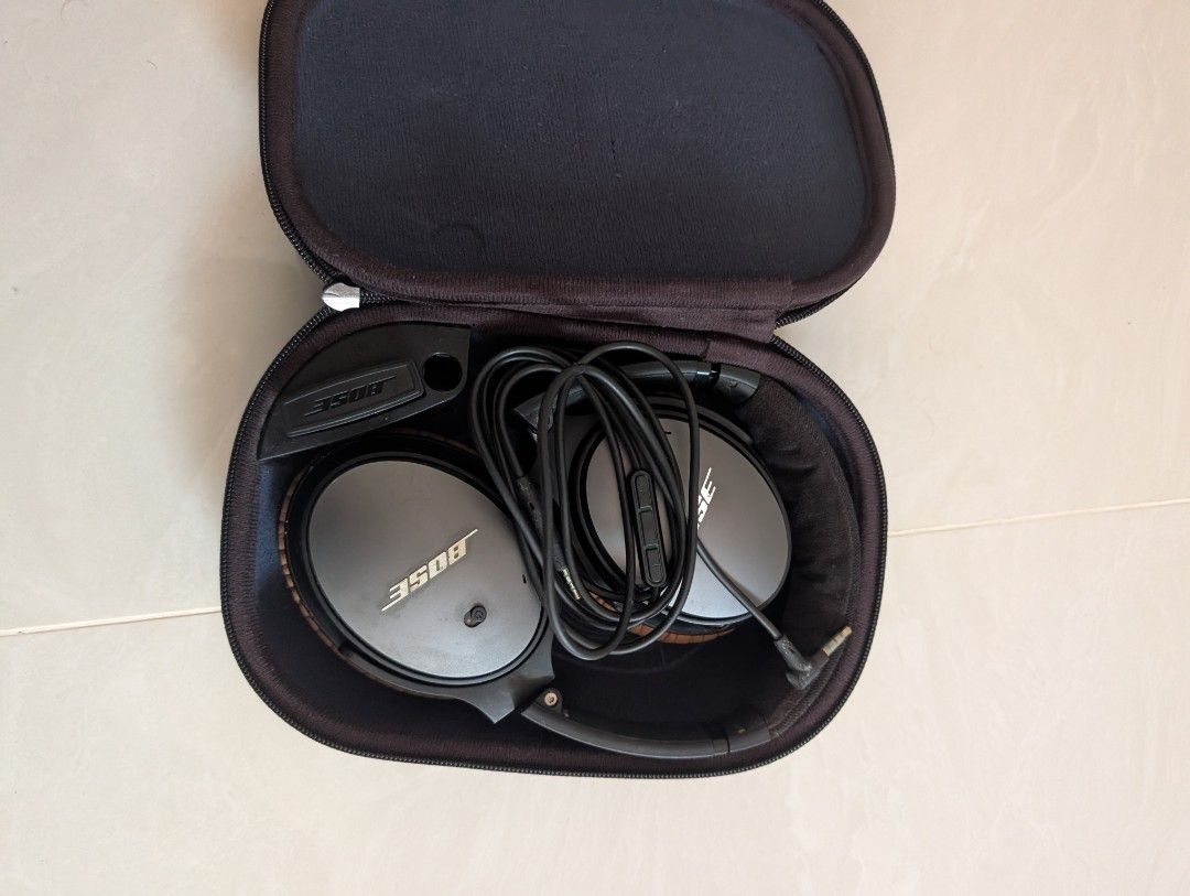 Bose Headphones with Case444077608062822401