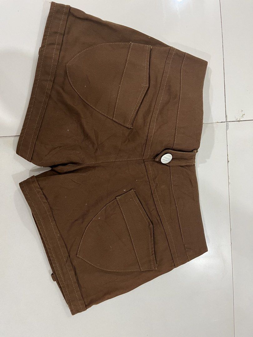 Brown Shorts (Category: Shorts) located in Trece Martires City. Submitted by rubyjwle (Listing ID 1435863098, Image 2). Description: Mid waist short size: 28 color: Brown MOP: Payment 1st via GCash/Maya MOD: Direct J&t (buyer will shoulder sf) seller’s loc: cavite.