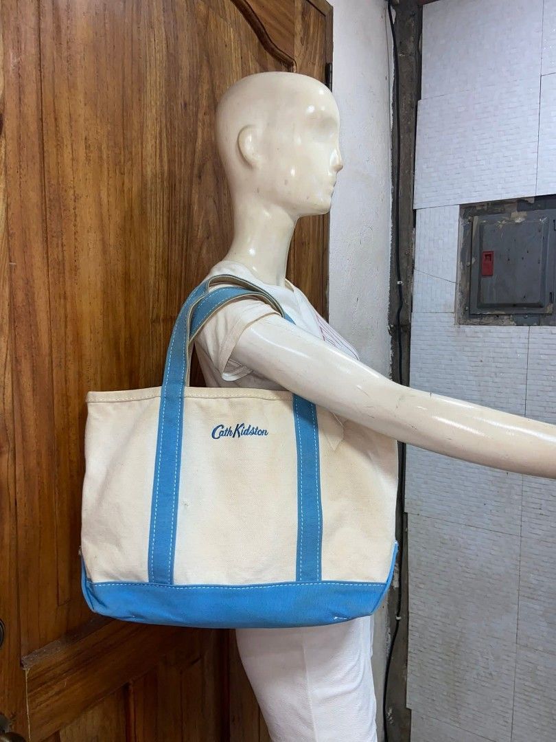 Cath Kidston Canvas Boat Tote Bag 🏷️ (Category: Tote Bags) located in Surigao. Submitted by lilowearph (Listing ID 1435809398, Image 1). Description: Need lang wash..