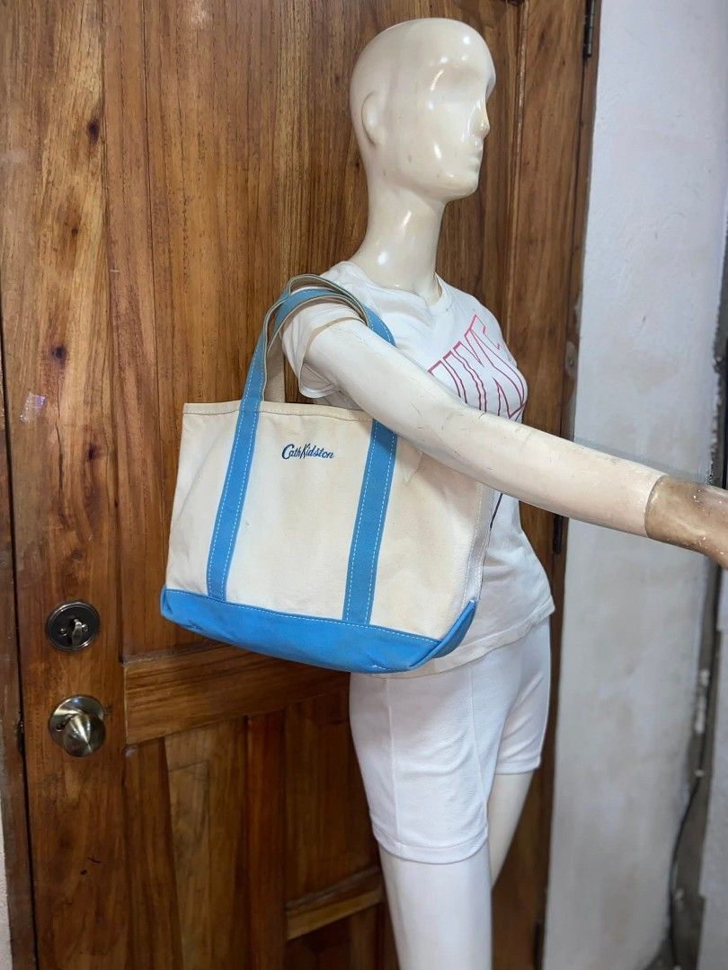 Cath Kidston Canvas Boat Tote Bag 🏷️ (Category: Tote Bags) located in Surigao. Submitted by lilowearph (Listing ID 1435809398, Image 2). Description: Need lang wash..