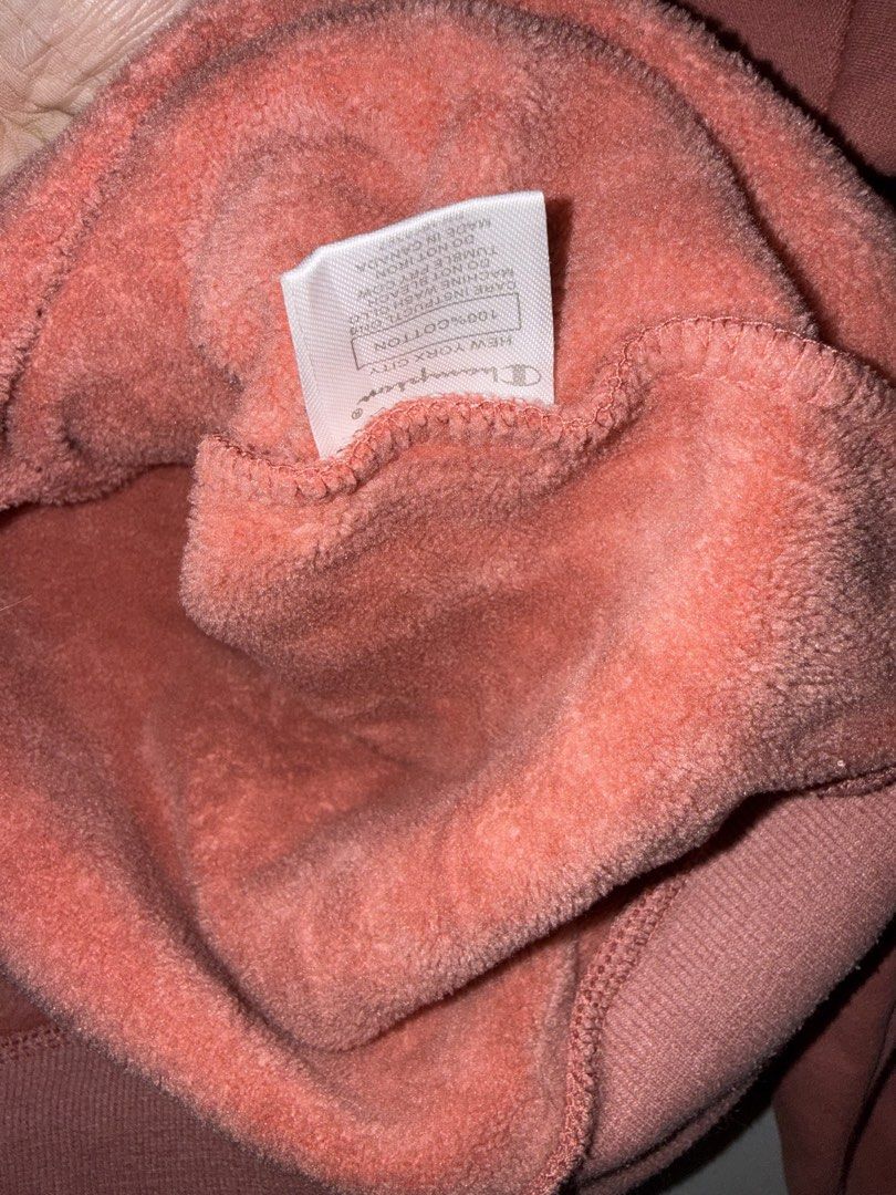 Champion Hoodie XL (Category: Coats, Jackets and Outerwear) located in Quezon City. Submitted by sabbyfinds (Listing ID 1435763234, Image 3). Description: 🔍 Manage Expectations All items are thrifted/own preloved. Expect minimal signs of use. ALL POSTED PICTURES ARE TRUE TO ITS COLOR AND FLAWS Champion hoodie in a dusty rose color. Features a kangaroo pocket and the Champion logo embroidered on the sleeve and chest. size XL- w 22 in ; L: 24.5 in