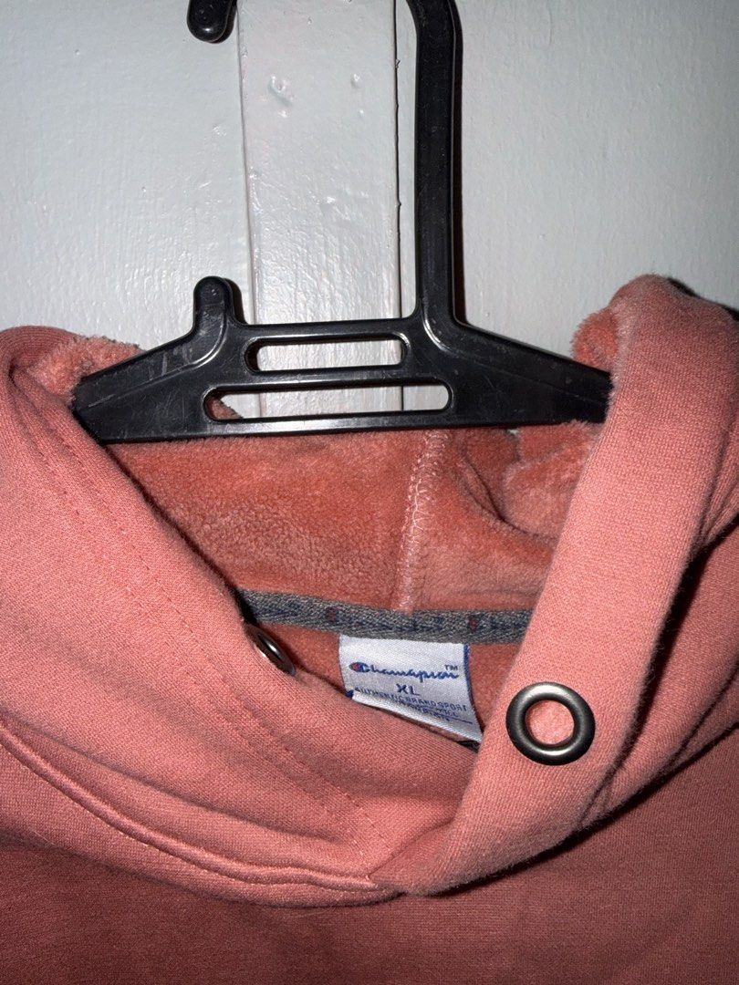 Champion Hoodie XL (Category: Coats, Jackets and Outerwear) located in Quezon City. Submitted by sabbyfinds (Listing ID 1435763234, Image 2). Description: 🔍 Manage Expectations All items are thrifted/own preloved. Expect minimal signs of use. ALL POSTED PICTURES ARE TRUE TO ITS COLOR AND FLAWS Champion hoodie in a dusty rose color. Features a kangaroo pocket and the Champion logo embroidered on the sleeve and chest. size XL- w 22 in ; L: 24.5 in