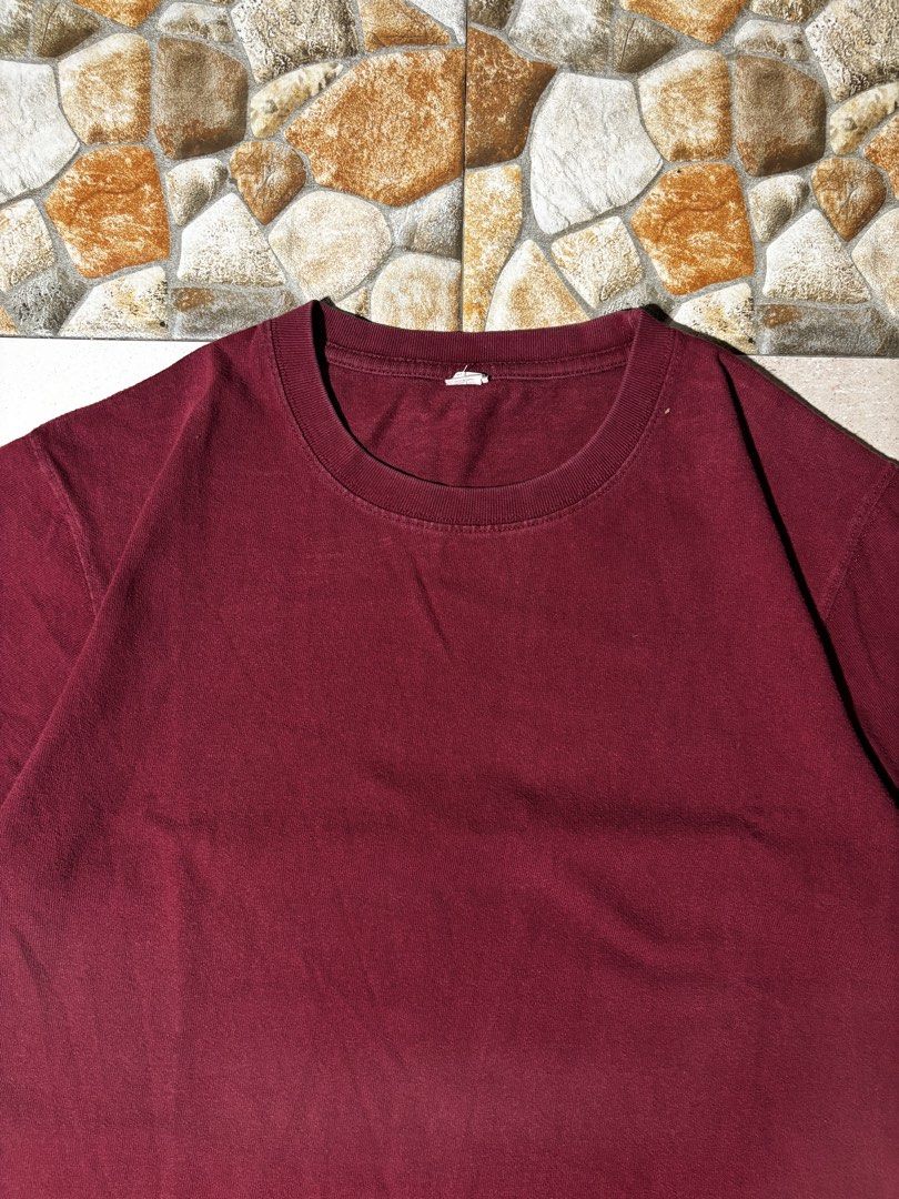 Champion Maroon T-shirt (Category: Tshirts & Polo Shirts ) located in Paranaque City. Submitted by coveredtags (Listing ID 1435716109, Image 2). Description: - Maroon Champion T-shirt - Crew neck design - Short sleeves - Champion logo on left sleeve - Soft and comfortable material - Versatile for everyday wear.