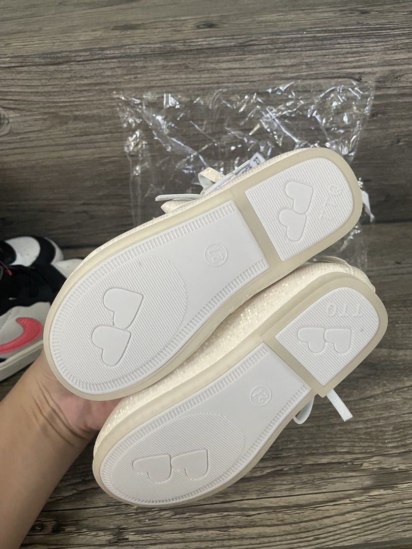 Children's Beige Shoes Size 27 (Category: Babies & Kids Fashion) located in Caloocan City. Submitted by gorgzel (Listing ID 1435734725, Image 2). Description: - Beige children's shoes - Size 27 - Sparkly design - Strap with bow - Heart-shaped soles RFS: bought wrong size. Never used.