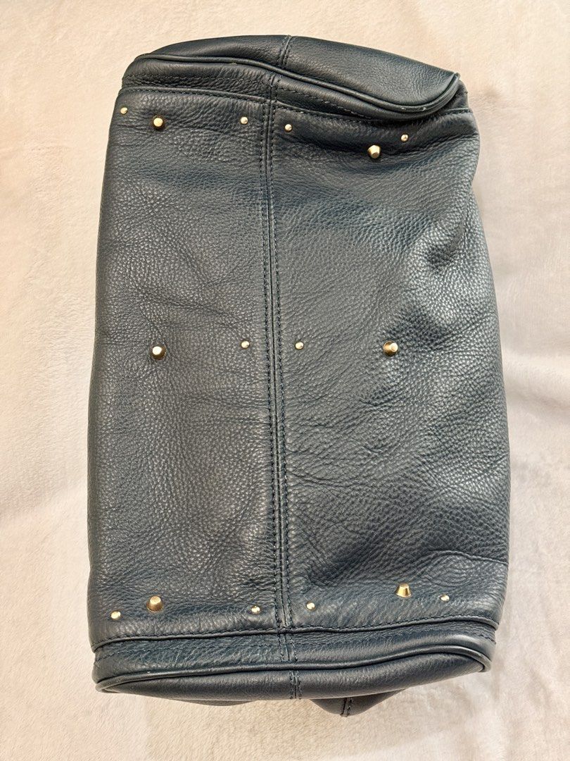 Chloe Paddington Regular in Blue (Rank B) (Category: Luxury Bags & Wallets) located in Mandaluyong City. Submitted by cossimacatalogue (Listing ID 1435833892, Image 3). Description: Chloe Paddington Regular in Blue (Rank B) Inclusion/s: generic dust bag Issue/s: tarnishing on harware, leather rubs on corners 🏷️ ₱45,000 ☑️ 100% authentic, money-back guaranteed Actual pictures are posted but color may vary due to lighting and camera. More photos a
