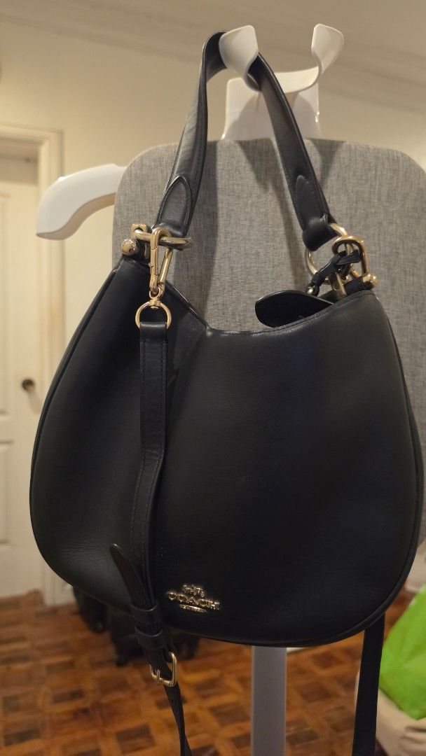 COACH Black Leather Shoulder Bag (Category: Luxury Bags & Wallets) located in Muntinlupa City. Submitted by mdoc.declutter (Listing ID 1435832737, Image 1). Description: COACH Black Leather Shoulder Bag (Nomad Hobo) Authentic Classic hobo-style silhouette Smooth black leather with gold hardware Comes with both short shoulder strap + long adjustable strap (can be worn crossbody) Spacious interior with zip pocket Secure zip closure Condition: Very 