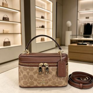 (Category: ) located in . Submitted by luxurious.mall (Listing ID 1435861745, Image 1). Description: .