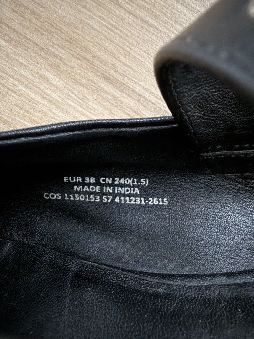 COS flats (Category: Flats & Sandals) located in Cabanatuan. Submitted by frugalchic.md (Listing ID 1435782307, Image 3). Description: Size 38.