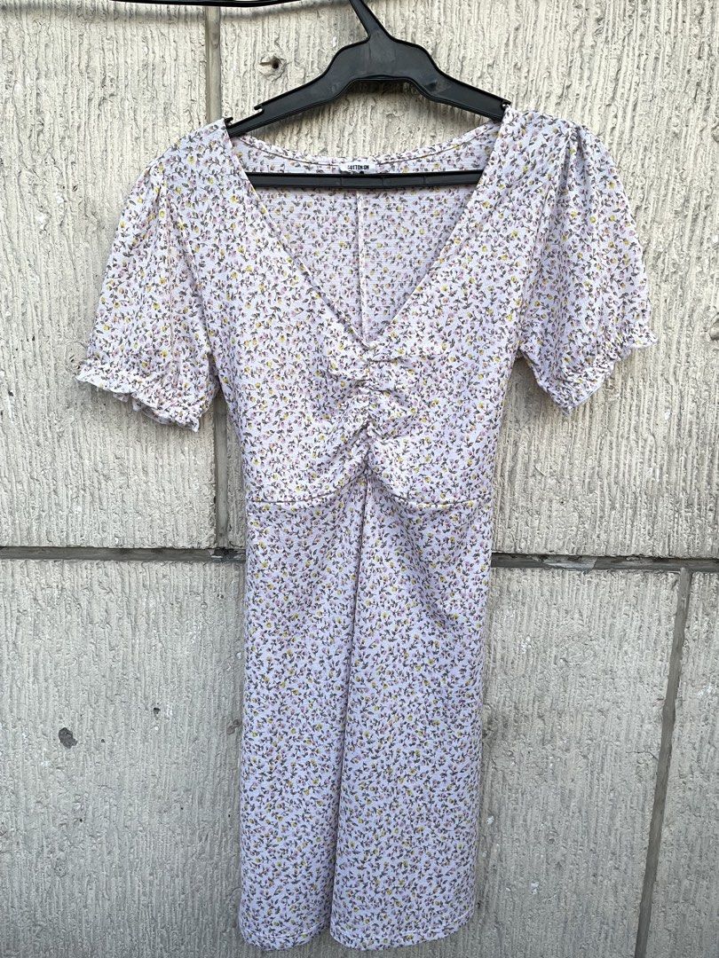 Cotton On Floral Dress (Category: Dresses) located in Manila. Submitted by 27sells (Listing ID 1435825249, Image 1). Description: .