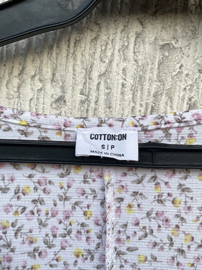 Cotton On Floral Dress (Category: Dresses) located in Manila. Submitted by 27sells (Listing ID 1435825249, Image 3). Description: .