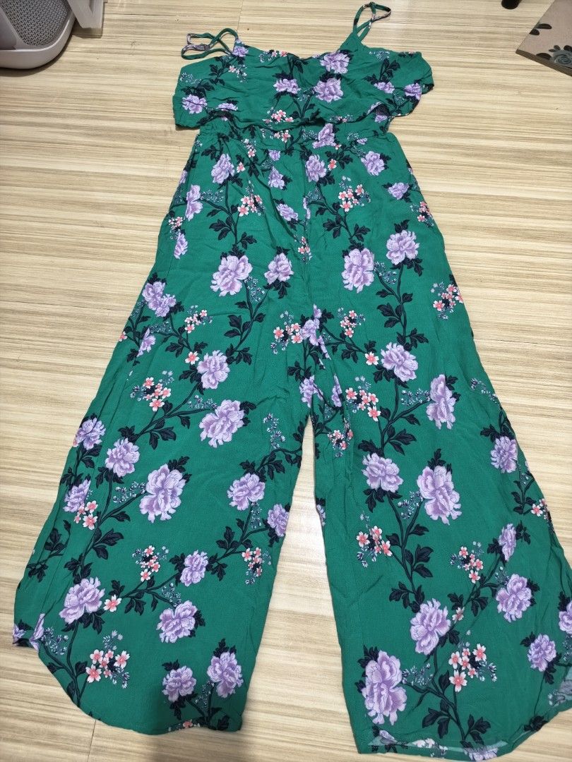Cotton on jumpsuit (Category: Jumpsuits) located in Muntinlupa City. Submitted by jajamd (Listing ID 1435770192, Image 1). Description: Please read. I'm selling in very low prices because I have moved in to a smaller house. Items are around 65-90% off. But to avail this, please buy at least 3 items from my listings. -------------.