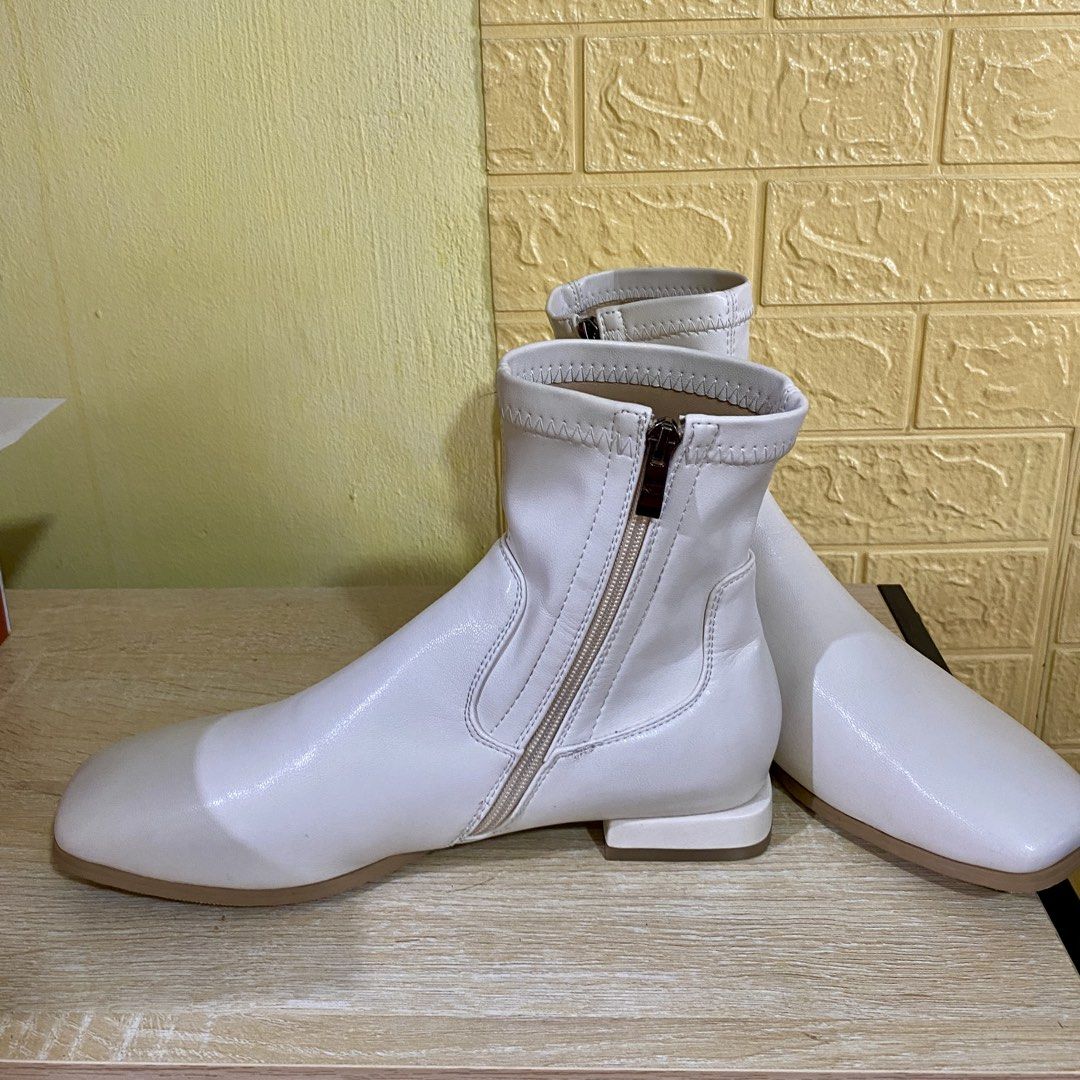 Cream Ankle Boots (Category: Boots) located in Makati City. Submitted by beaa24 (Listing ID 1435805541, Image 2). Description: Size 26.5 cm Bought sa ukay ukay kaya may price na nakasulat sa sole but it looked unused. I also havent used it, only fitted..