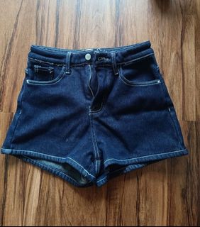 (Category: ) located in . Submitted by petite.closets (Listing ID 1435801041, Image 1). Description: .