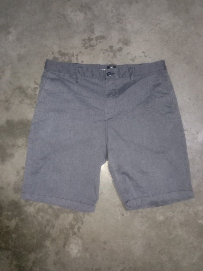 DC SHORT (Category: Shorts) located in Polomolok. Submitted by 10ej21 (Listing ID 1435888953, Image 2). Description: size 36 no issue color rate 10x10.