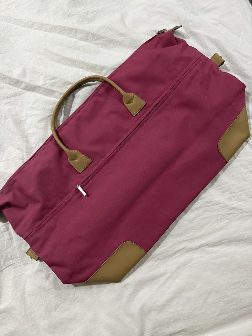 Elle travel tote bag (Category: Tote Bags) located in Manila. Submitted by bondea (Listing ID 1435904589, Image 2). Description: Negotiable Pretty in pink tote travel bag Material: Canvas Washable Brand new Authentic .