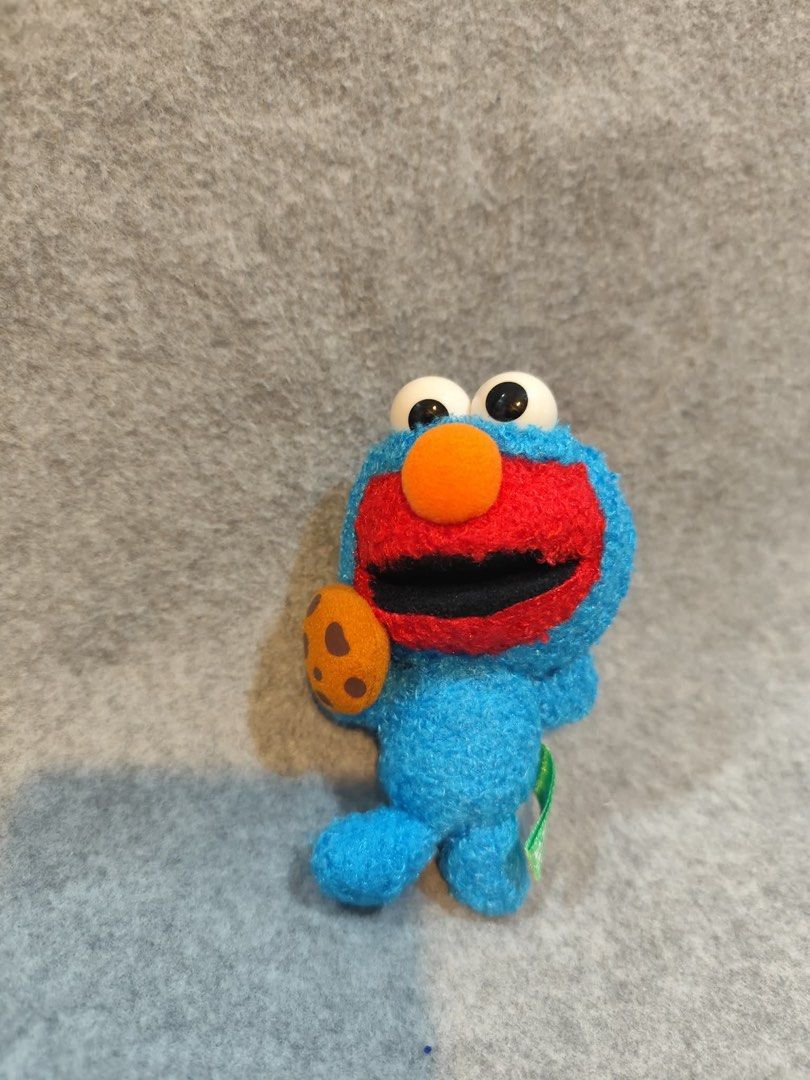 Elmo in Cookie Monster Mascot Ball Chain (Category: Character Goods) located in Quezon City. Submitted by eolshop (Listing ID 1435775586, Image 1). Description: Elmo in Cookie Monster Mascot Ball Chain Sesame Street Japan Brand New.